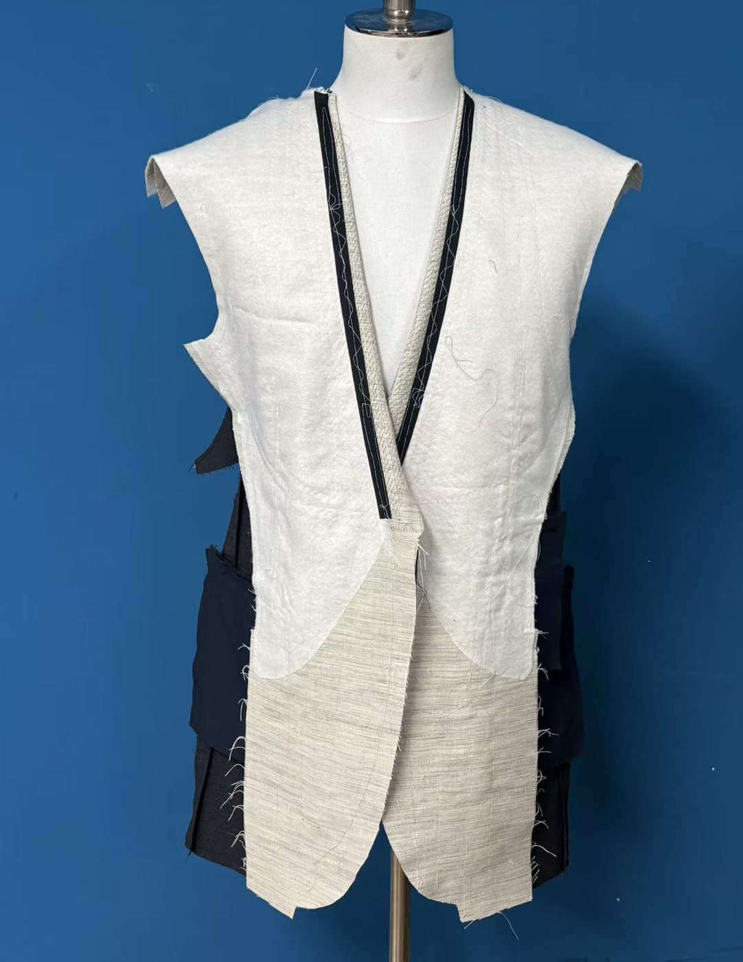 The inside of a full canvas jacket front, canvas carried down to the hem with a bridle tape along the lapel roll line