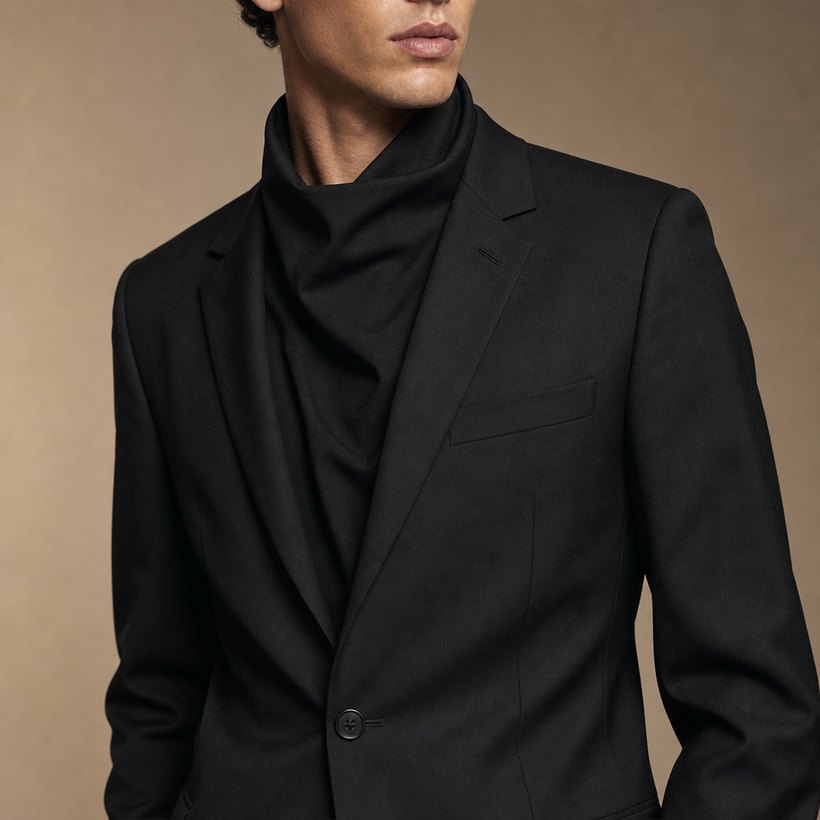 Black Slim Single-Breasted One-Button Suit — lapel and collar detail